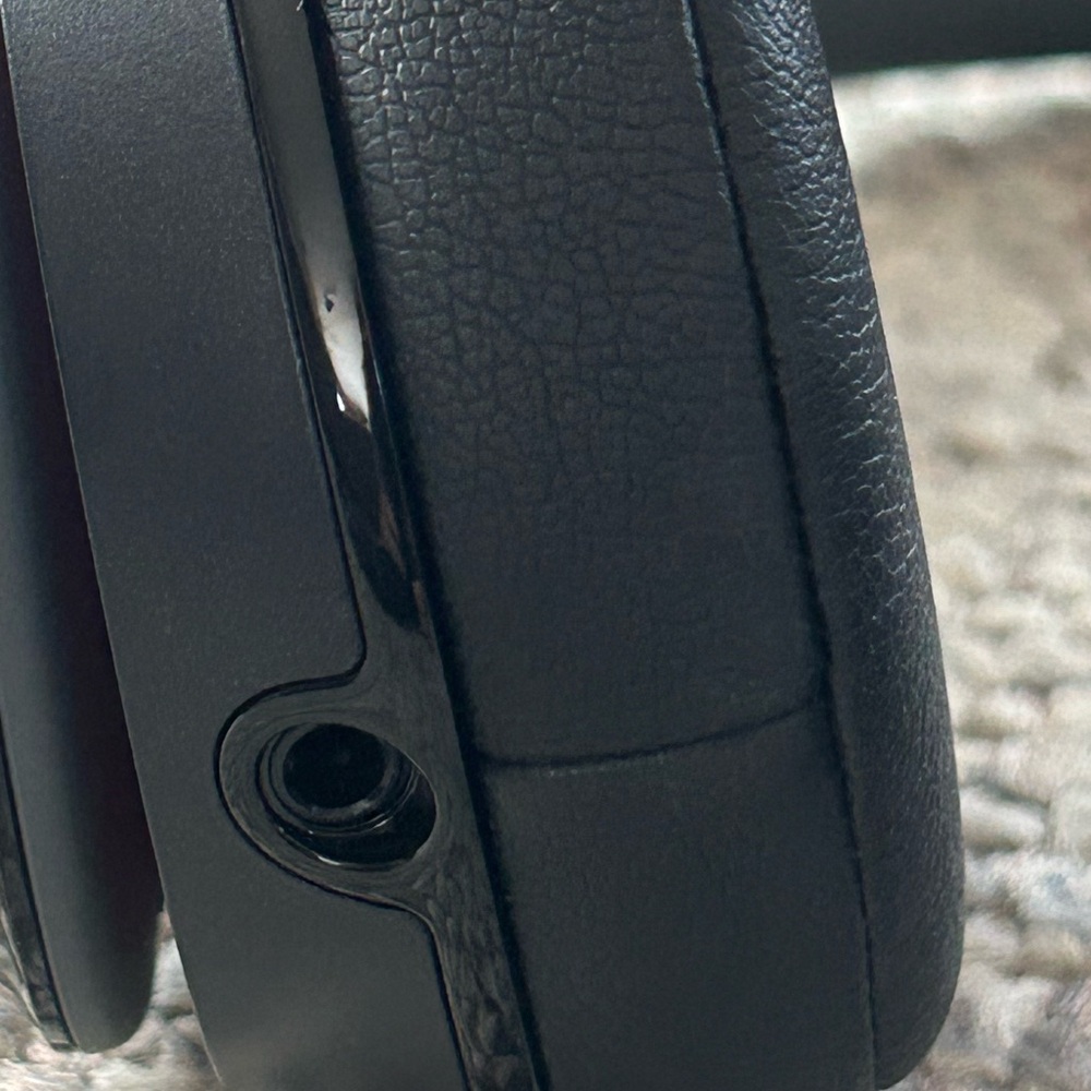 Beats by Dr. Dre Solo 2 Headphones - Picture 11 of 11